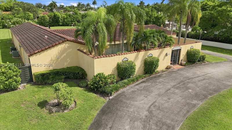 6 bedroom SingleFamilyResidence at 9805 SW 64th St, Subdivision Of, Miami — photo 1