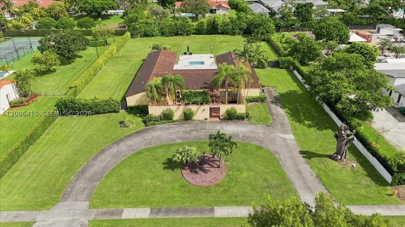 6 bedroom SingleFamilyResidence at 9805 SW 64th St, Subdivision Of, Miami — photo 4