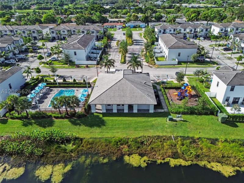 3 bedroom Townhouse at 20374 NW 4th Path, Vista Lago, Miami Gardens — photo 3