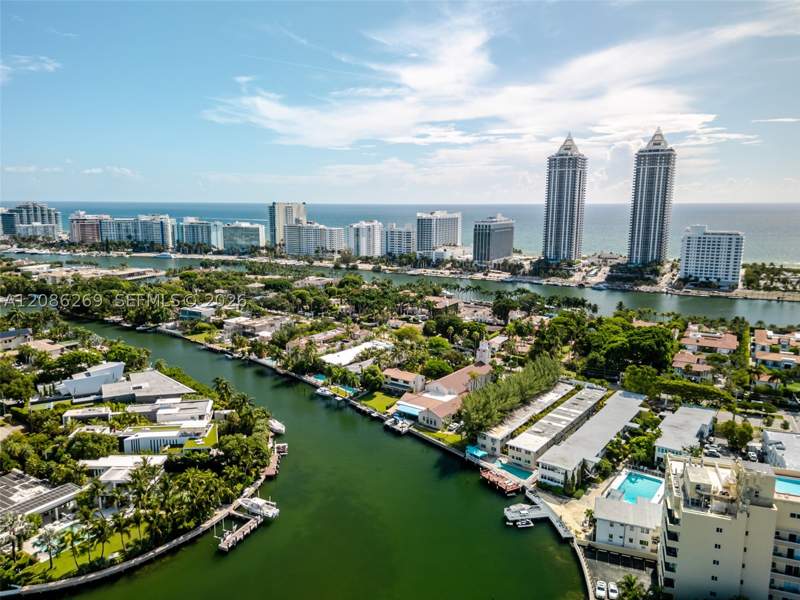 1 bedroom StockCooperative at 4740 Pine Tree Dr 20, Lake View Sub Amd, Miami Beach — photo 4