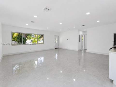 950 NE 164th St, North Miami Beach FL - photo 11 of 26
