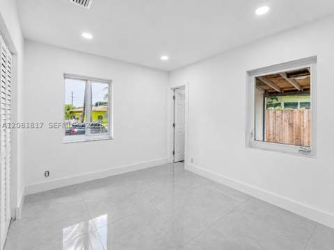 950 NE 164th St, North Miami Beach FL - photo 15 of 26