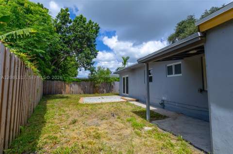 950 NE 164th St, North Miami Beach FL - photo 23 of 26