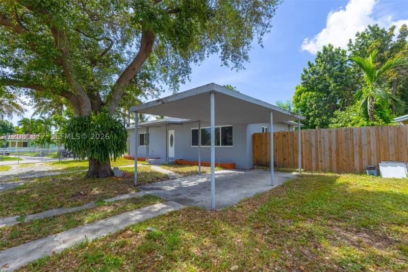 2 bedroom SingleFamilyResidence at 950 NE 164th St, Carl Byoir, North Miami Beach — photo 3
