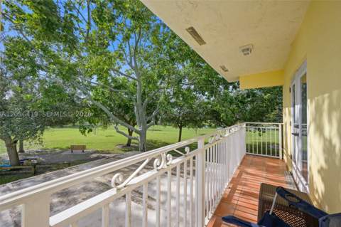 7230 NW 174th Ter 204, Hialeah FL - photo 8 of 25