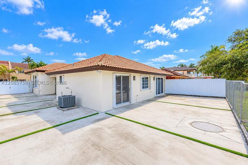 4 bedroom SingleFamilyResidence at 15351 SW 36th St, Caribe Lakes Phase I, Miami — photo 4