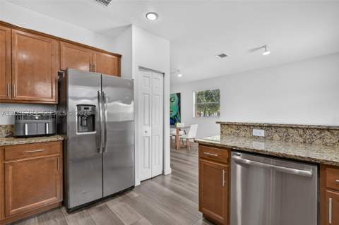 8897 NW 103rd Ave, Doral FL - photo 15 of 36