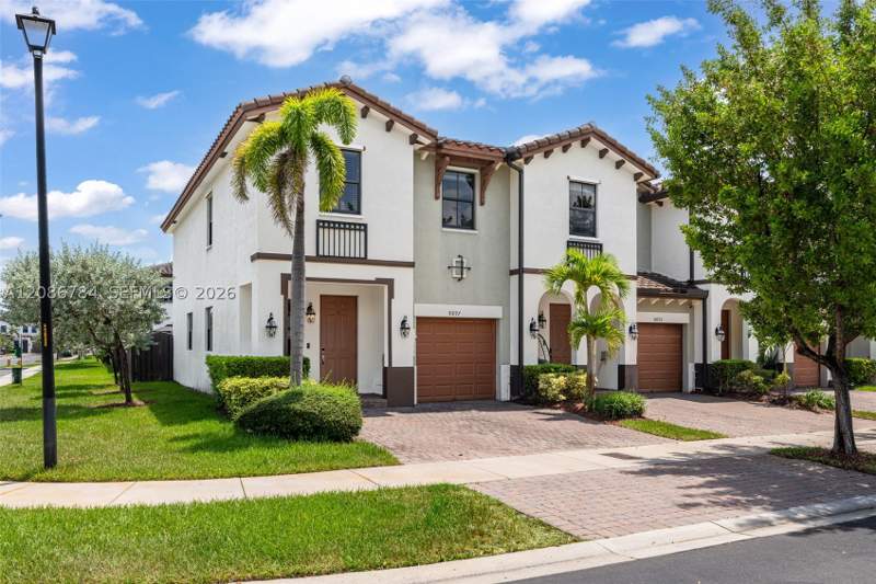 4 bedroom Townhouse at 8897 NW 103rd Ave, Grand Bay North, Doral — photo 4