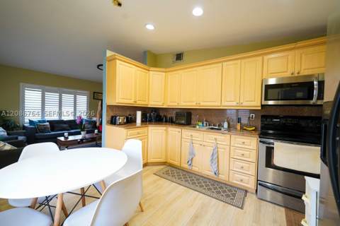 358 E 45th St, Hialeah FL - photo 12 of 30