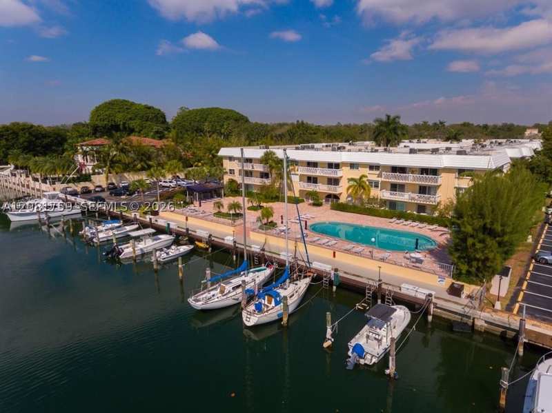 1 bedroom Condominium at 100 Edgewater Dr 305, Waters Edge Of Coral Gabl, Coral Gables — photo 1
