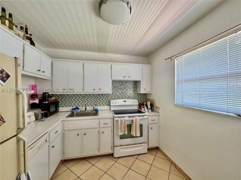 100 Edgewater Dr 305, Coral Gables FL - photo 8 of 25