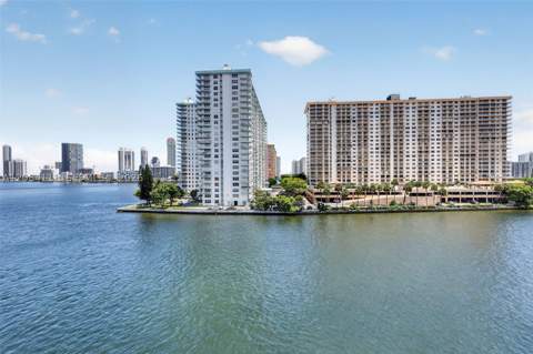 4000 NE 170th St 606, North Miami Beach FL - photo 10 of 41