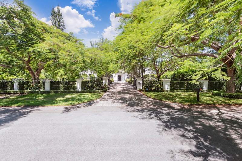 7 bedroom SingleFamilyResidence at 6045 SW 106th St, Helms Country Estates Add, Pinecrest — photo 4