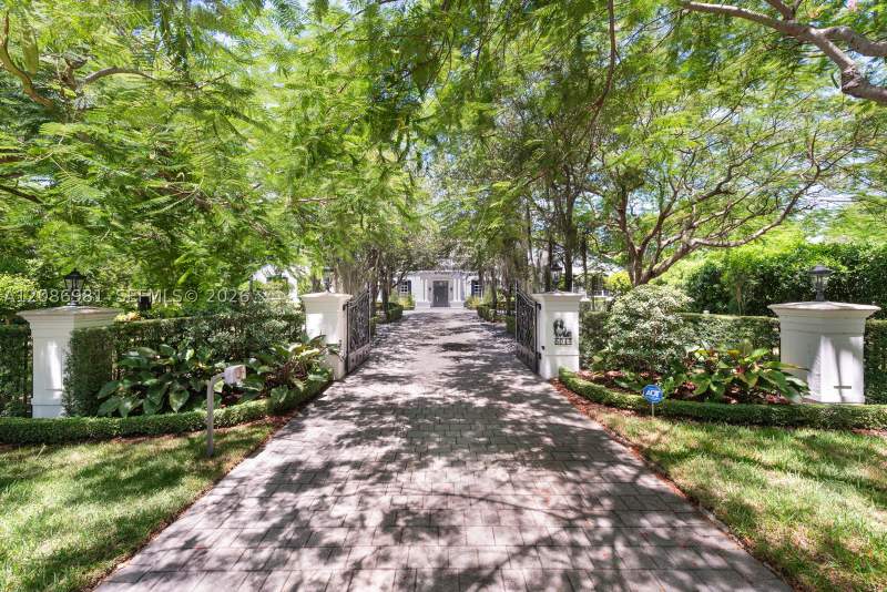 7 bedroom SingleFamilyResidence at 6045 SW 106th St, Helms Country Estates Add, Pinecrest — photo 5