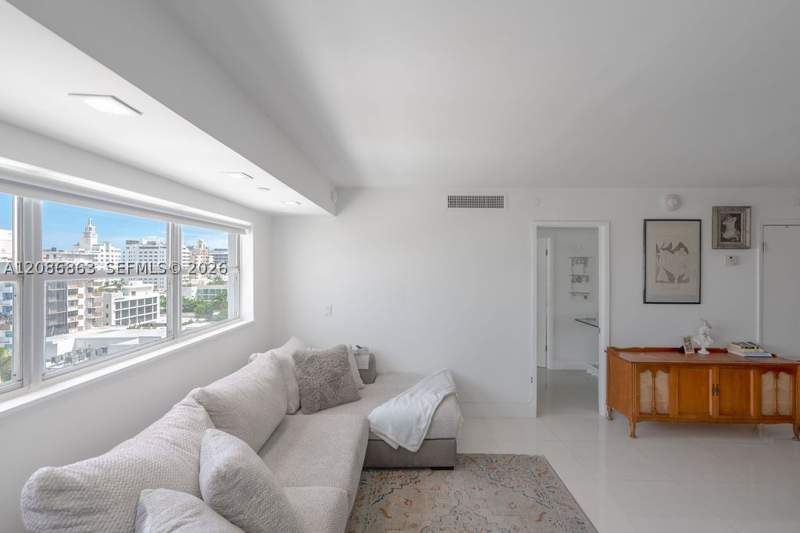 2 bedroom Condominium at 1881 Washington Ave 11D, Octagon Towers I Condo, Miami Beach — photo 3