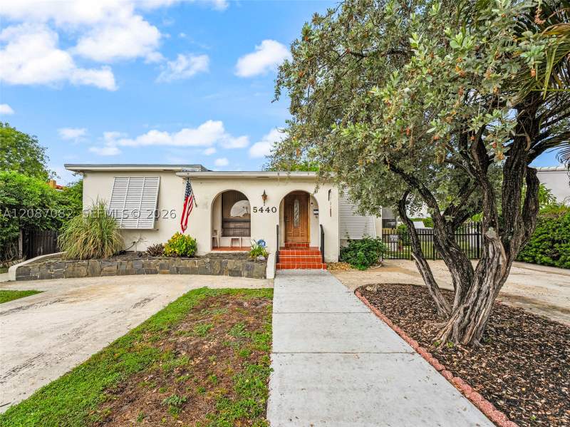 3 bedroom SingleFamilyResidence at 5440 E 7th Ave, Saratoga Heights Re-Sub, Hialeah — photo 2