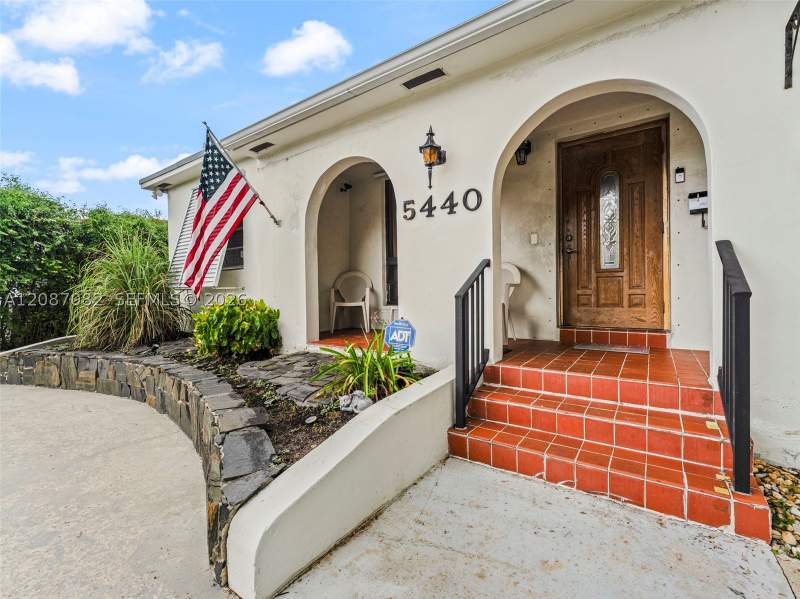 3 bedroom SingleFamilyResidence at 5440 E 7th Ave, Saratoga Heights Re-Sub, Hialeah — photo 3