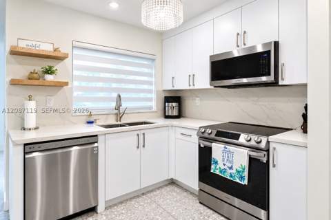 13041 NW 11th Ter, Miami FL - photo 10 of 34