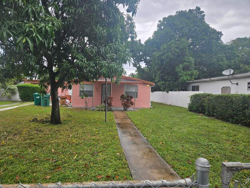 5 bedroom SingleFamilyResidence at 2467 NW 90th Street, Oxford Park, Miami — photo 3