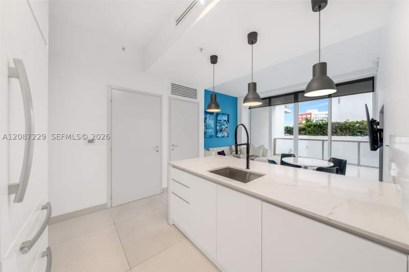 1 bedroom Condominium at 50 S Pointe Dr 514, Continuum On South Beach, Miami Beach — photo 5