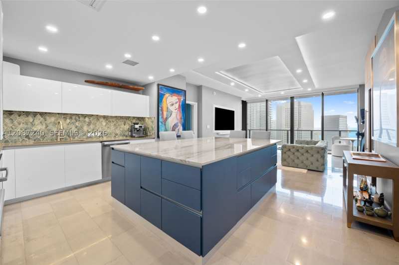 1 bedroom Condominium at 88 SW 7th St 3107, Rise Condo, Miami — photo 1