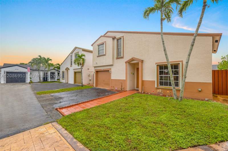 3 bedroom SingleFamilyResidence at 6746 NW 199th St, Country Lake Homes 2nd Ad, Hialeah — photo 3