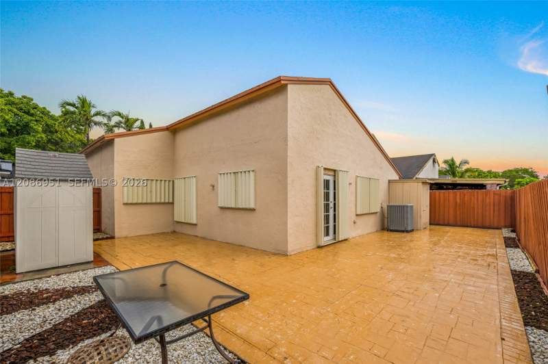 3 bedroom SingleFamilyResidence at 6746 NW 199th St, Country Lake Homes 2nd Ad, Hialeah — photo 4