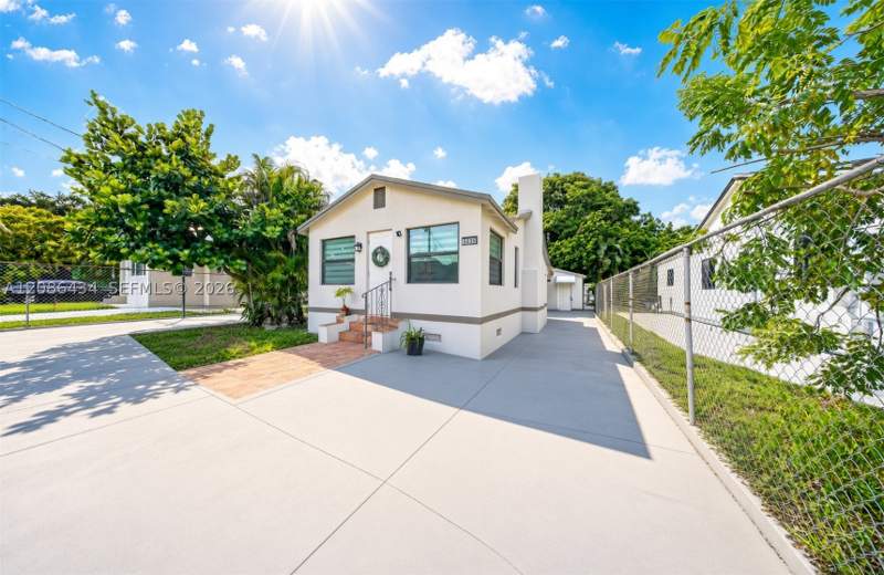 3 bedroom SingleFamilyResidence at 3036 NW 13th Ave, West End Park Amd Pl, Miami — photo 3