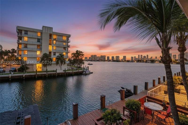 3 bedroom Townhouse at 2689 NE 165th St 56, Lakeview Townhouses Condo, North Miami Beach — photo 2