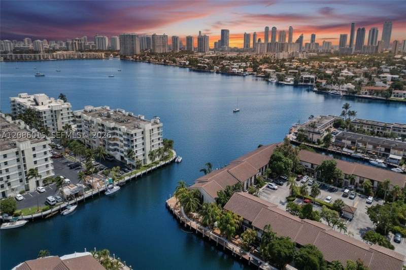 3 bedroom Townhouse at 2689 NE 165th St 56, Lakeview Townhouses Condo, North Miami Beach — photo 3