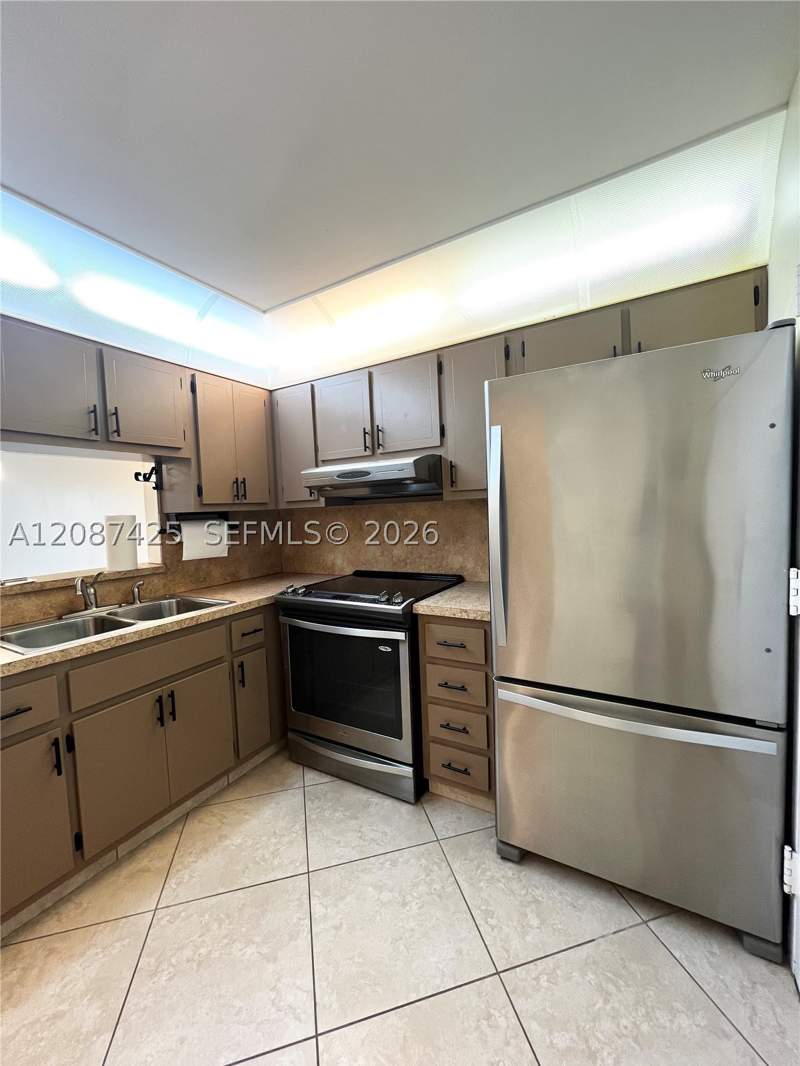 2 bedroom Condominium at 12035 NE 2nd Ave A302, Capri Gardens Condo, North Miami — photo 2