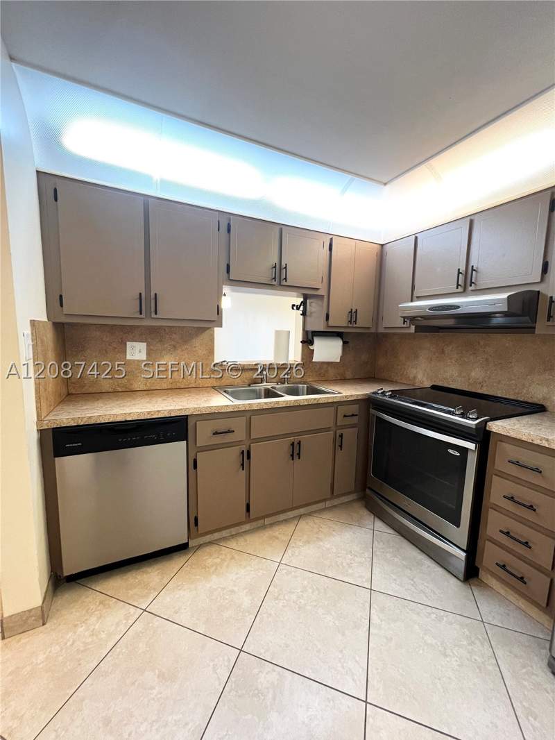 2 bedroom Condominium at 12035 NE 2nd Ave A302, Capri Gardens Condo, North Miami — photo 3
