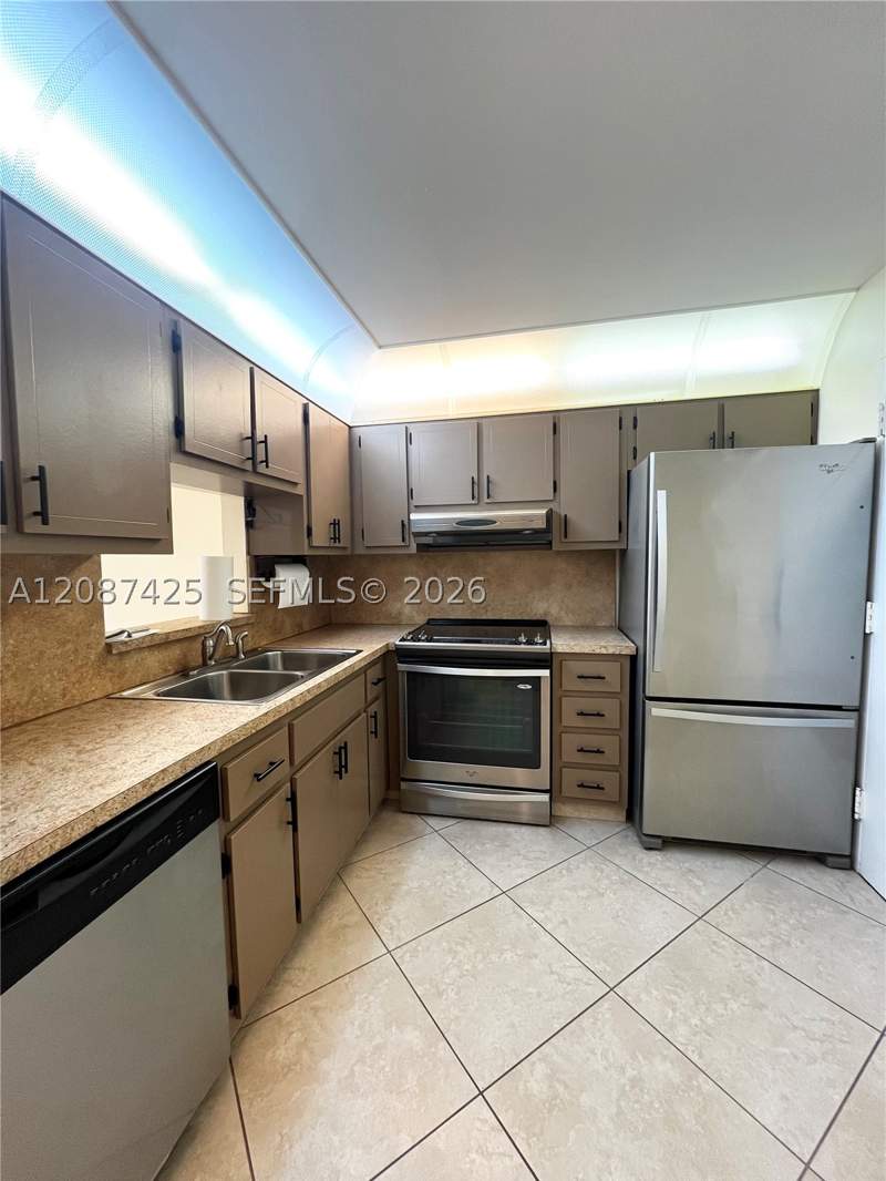 2 bedroom Condominium at 12035 NE 2nd Ave A302, Capri Gardens Condo, North Miami — photo 4