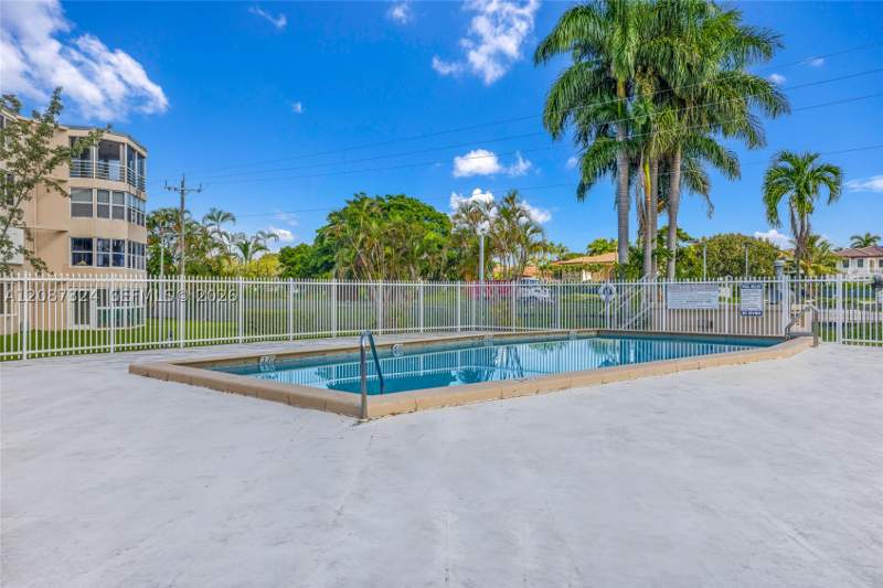 1 bedroom Condominium at 1401 NE 191st St D107, Rolling Green Condo D, Miami — photo 2