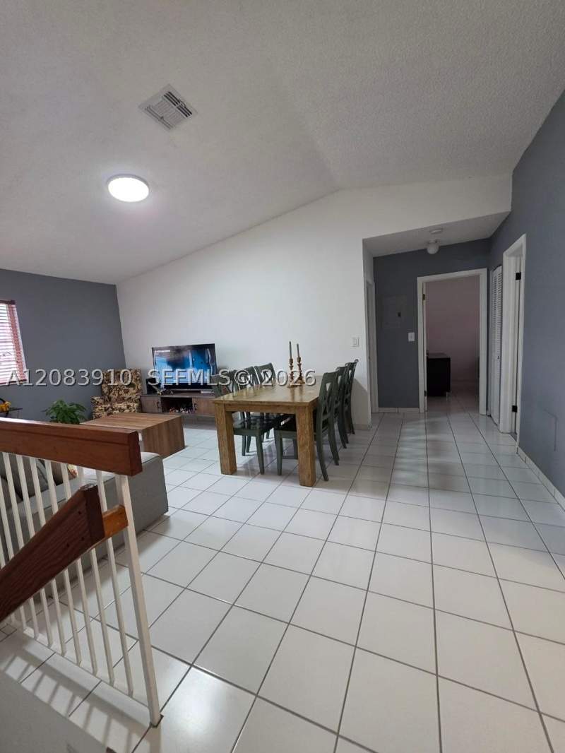 2 bedroom Condominium at 10101 W Okeechobee Rd 10-202, Silver Gardens Villas Con, Hialeah Gardens — photo 4