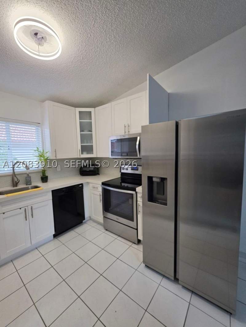2 bedroom Condominium at 10101 W Okeechobee Rd 10-202, Silver Gardens Villas Con, Hialeah Gardens — photo 5