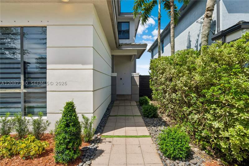 5 bedroom SingleFamilyResidence at 16025 SW 136th Ter, Crestview West, Miami — photo 3