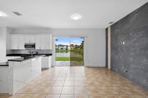 8911 NW 178th Lane, Hialeah FL - photo 12 of 29