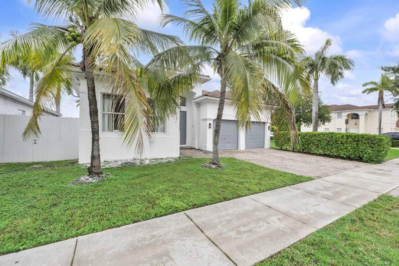 4 bedroom SingleFamilyResidence at 8911 NW 178th Lane, Century Gardens, Hialeah — photo 2
