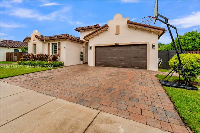 4 bedroom SingleFamilyResidence at 15255 SW 173rd St, Venetian Parc West, Miami — photo 4