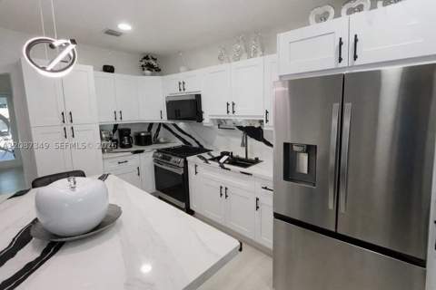 11231 NW 60th Ct, Hialeah FL - photo 13 of 20