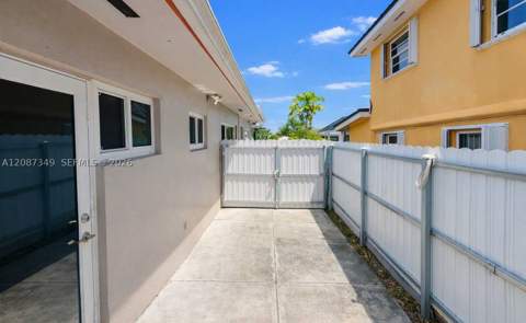 11231 NW 60th Ct, Hialeah FL - photo 6 of 20