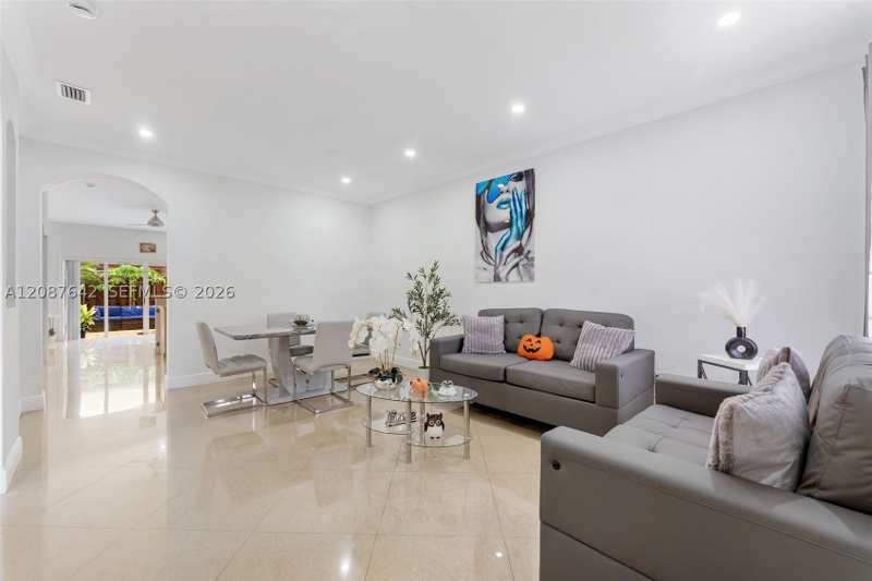 3 bedroom Villa at 17133 SW 137th Pl, Cazadores Sub South, Miami — photo 1