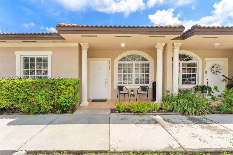 3 bedroom Villa at 17133 SW 137th Pl, Cazadores Sub South, Miami — photo 2