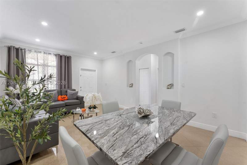 3 bedroom Villa at 17133 SW 137th Pl, Cazadores Sub South, Miami — photo 4
