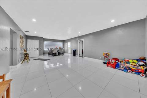 1745 NW 189th Ter, Miami Gardens FL - photo 18 of 33