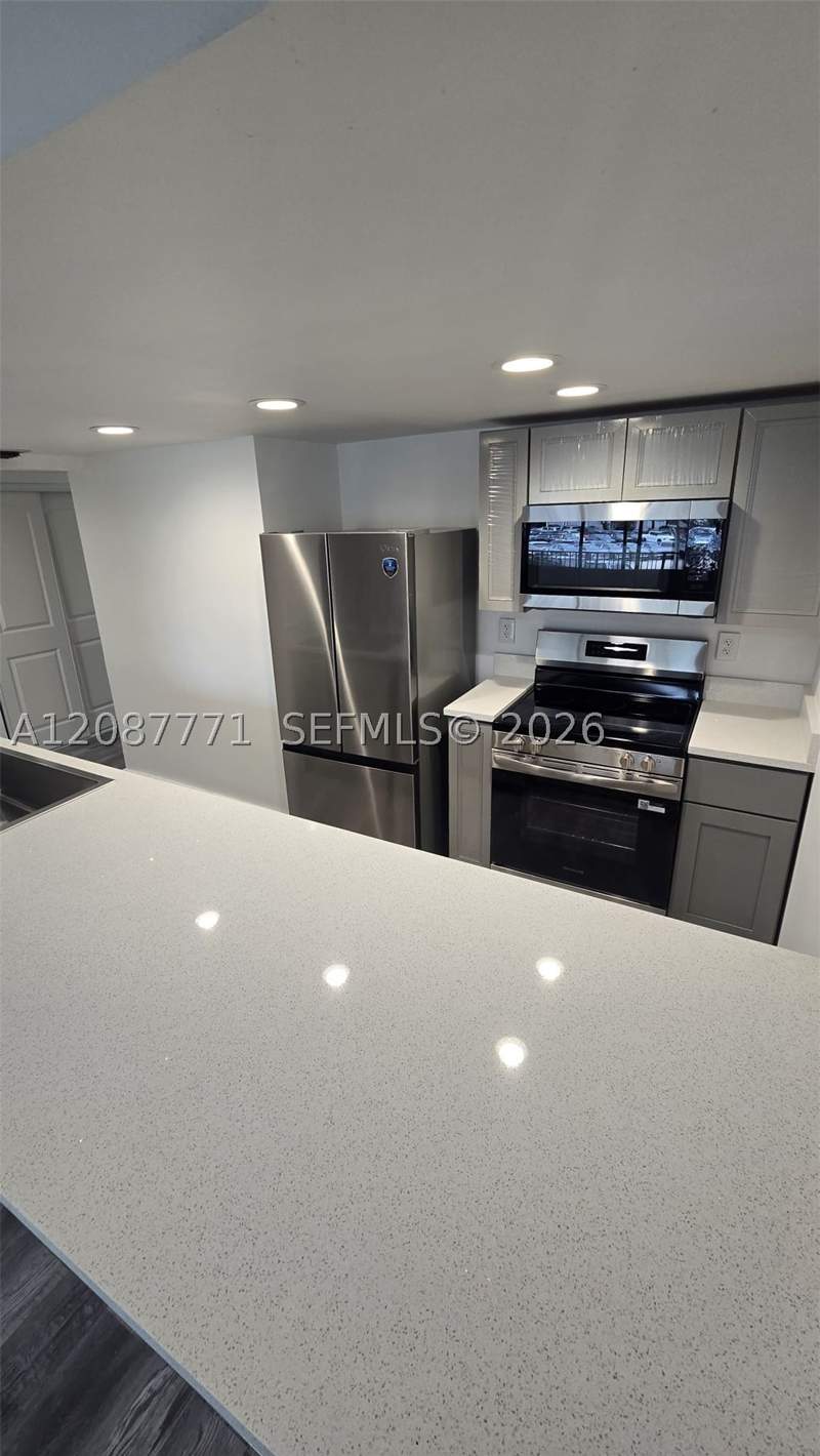 2 bedroom Condominium at 16220 NW 2nd Ave 211, Parkway Grove Condo Part, Miami — photo 3