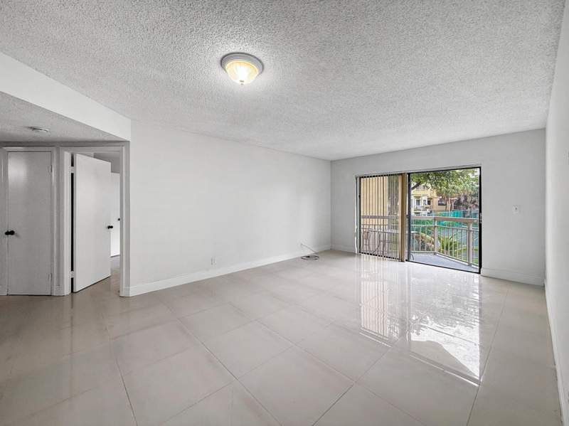 2 bedroom Condominium at 8290 Lake Drive 250, Las Vistas At Doral Condo, Doral — photo 4