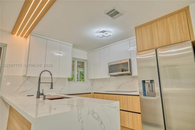 3 bedroom SingleFamilyResidence at 11301 SW 201st St, South Miami Heights 2nd A, Miami — photo 4