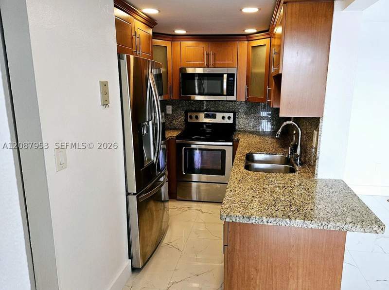2 bedroom Condominium at 9682 Fontainebleau Blvd 207, Golfview Club Fontaineble, Miami — photo 2
